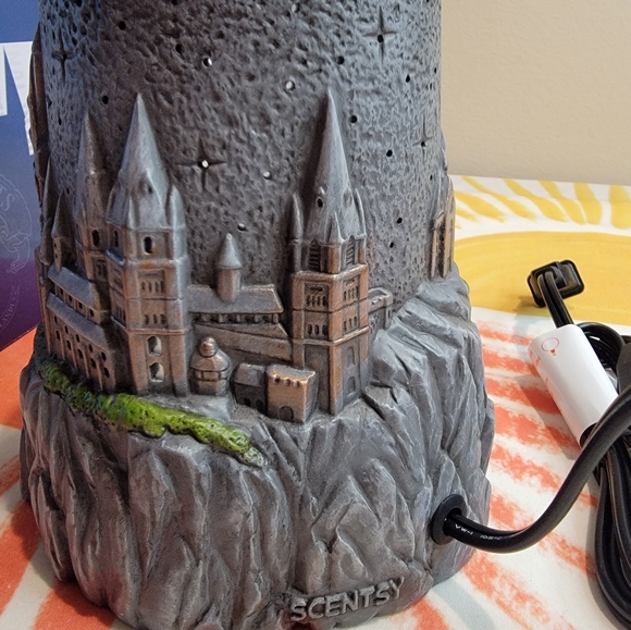 NIB Scentsy Wizarding World Harry Potter Hogwarts Castle Warmer - Picture 6 of 8